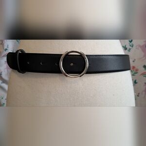 Y2K Steve Madden Black Vegan Leather Belt w/ Silver Tone Circle Buckle 40in.